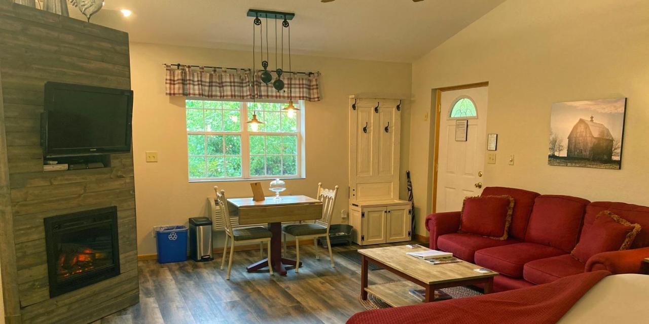 Hawk Valley Retreat & Cottages Galena Esterno foto